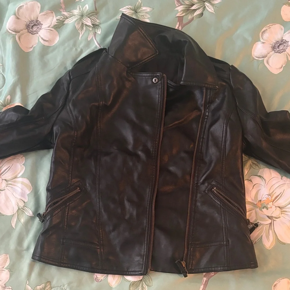Classic Women’s Black Faux Leather Moto Jacket - Picture 2 of 4